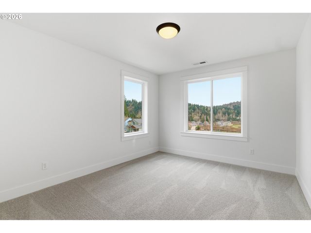 14220 Se Ellis St, Portland, OR 97236