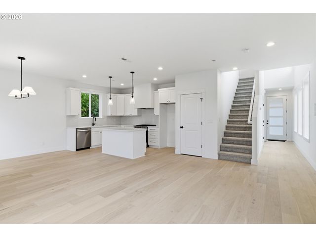14220 Se Ellis St, Portland, OR 97236