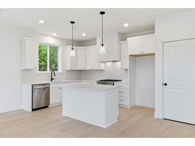 14220 Se Ellis St, Portland, OR 97236
