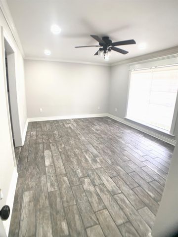 2216 Acadian Dr, Houma, LA 70363