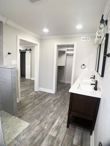 2216 Acadian Dr, Houma, LA 70363