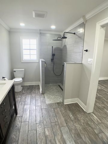 2216 Acadian Dr, Houma, LA 70363