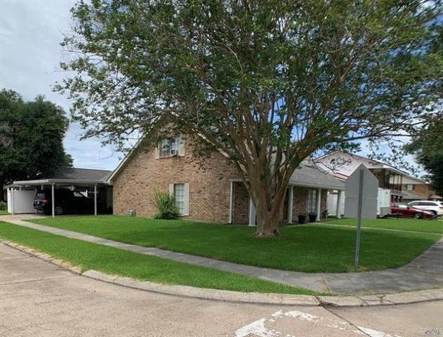 2216 Acadian Dr, Houma, LA 70363