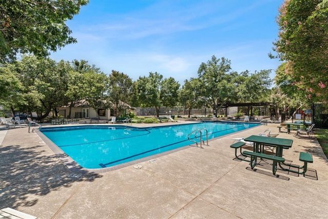 1809 Springwater DR, Round Rock, TX 78681