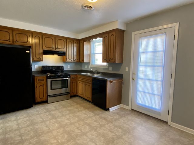 610 Commerce St Unit 16, Clarksville, TN 37040