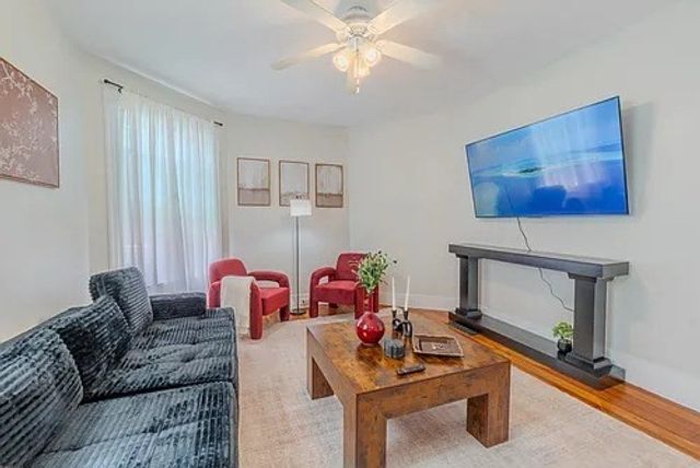 27R Albion 1, Somerville, MA 02143
