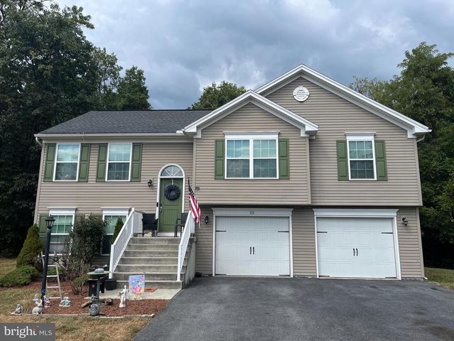 111 HOSTA, Martinsburg, WV 25401