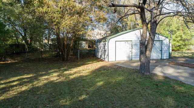 208 Shadowwood Street, Gun Barrel City, TX 75156