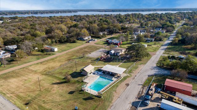 208 Shadowwood Street, Gun Barrel City, TX 75156