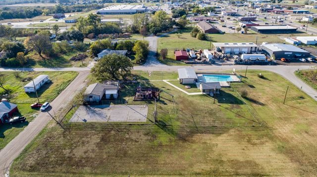 208 Shadowwood Street, Gun Barrel City, TX 75156