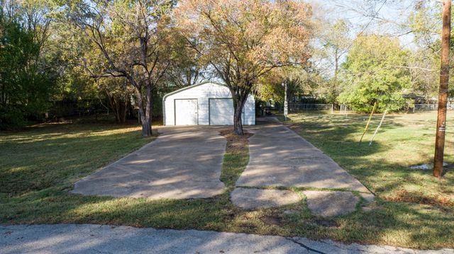 208 Shadowwood Street, Gun Barrel City, TX 75156