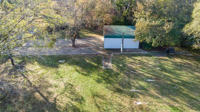 208 Shadowwood Street, Gun Barrel City, TX 75156