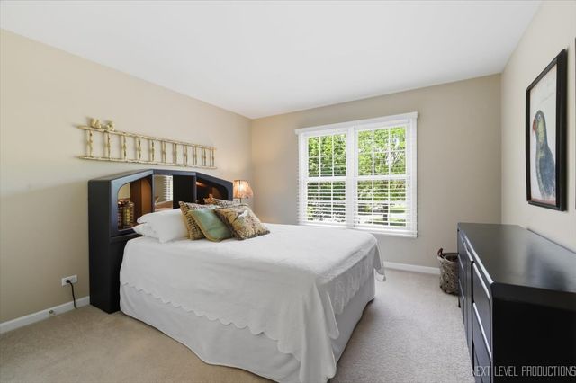 990 Pinecrest Drive, Sugar Grove, IL 60554