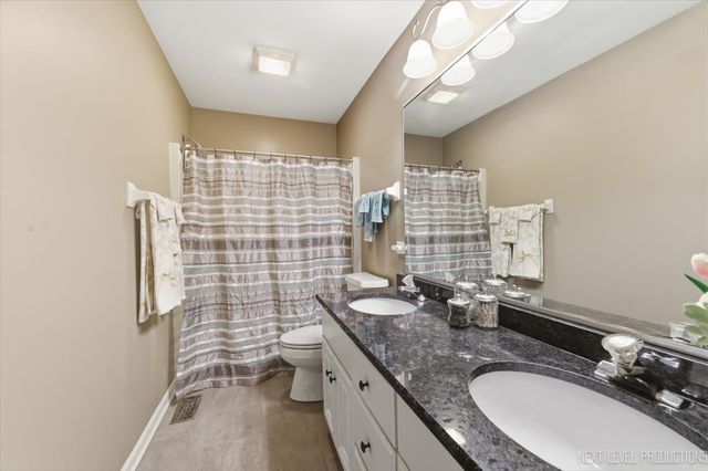 990 Pinecrest Drive, Sugar Grove, IL 60554