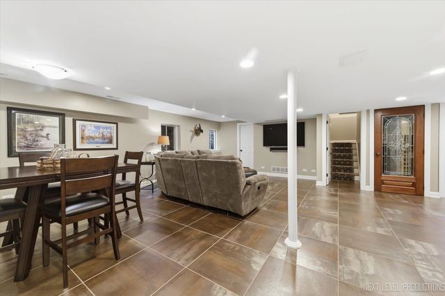 990 Pinecrest Drive, Sugar Grove, IL 60554