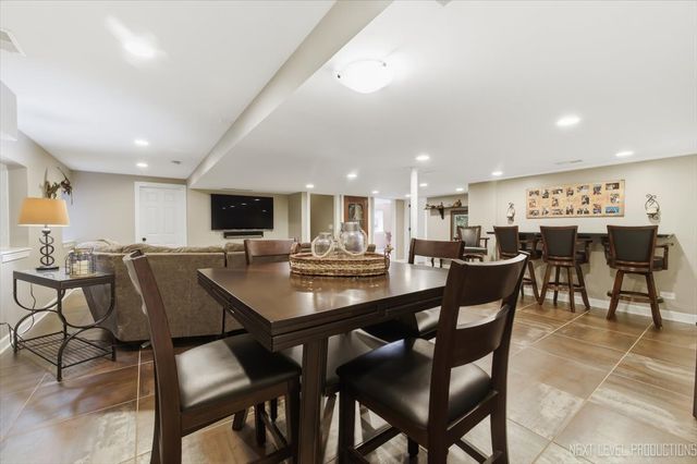 990 Pinecrest Drive, Sugar Grove, IL 60554