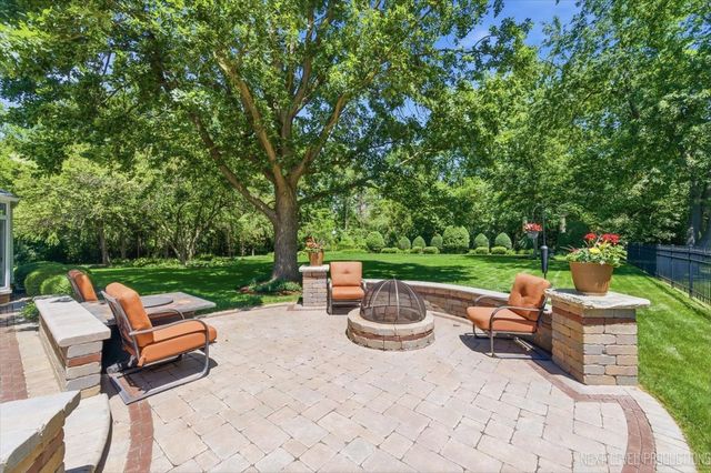 990 Pinecrest Drive, Sugar Grove, IL 60554