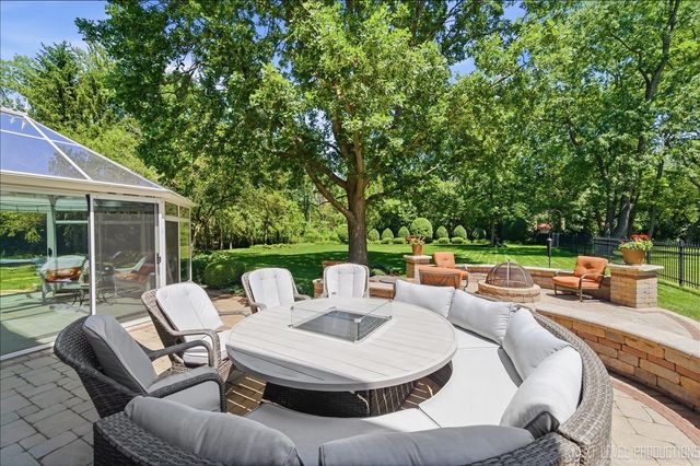 990 Pinecrest Drive, Sugar Grove, IL 60554
