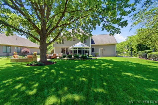 990 Pinecrest Drive, Sugar Grove, IL 60554