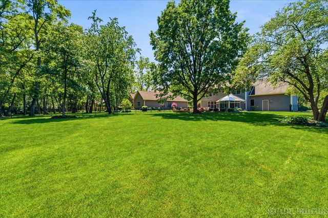 990 Pinecrest Drive, Sugar Grove, IL 60554