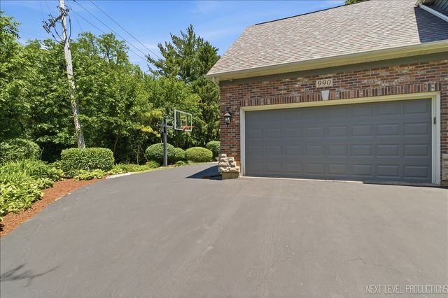 990 Pinecrest Drive, Sugar Grove, IL 60554