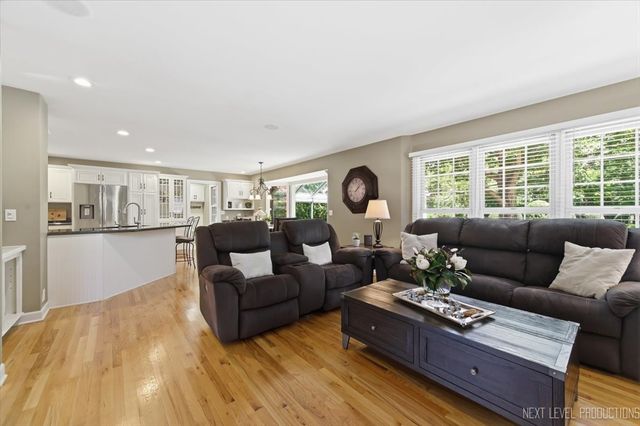 990 Pinecrest Drive, Sugar Grove, IL 60554