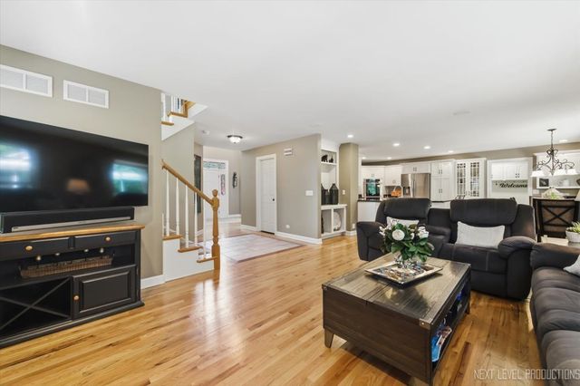 990 Pinecrest Drive, Sugar Grove, IL 60554