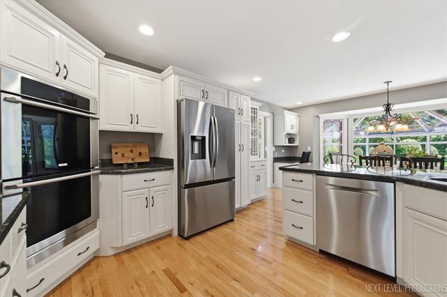 990 Pinecrest Drive, Sugar Grove, IL 60554