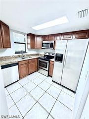 1420 Green Valley CIR 802, Naples, FL 34104