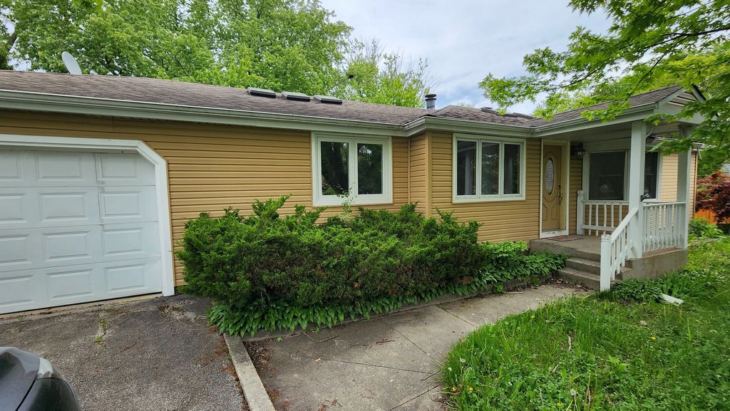 20831 N Maple Court, Deerfield, IL 60015