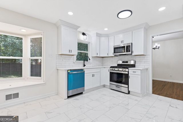 942 Hearthstone Drive, Stone Mountain, GA 30083