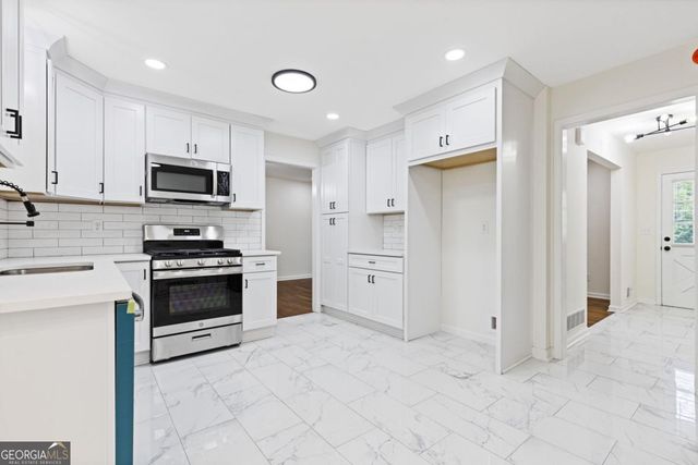 942 Hearthstone Drive, Stone Mountain, GA 30083