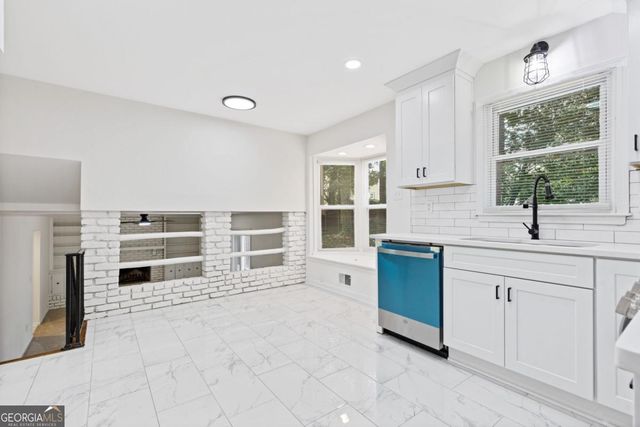 942 Hearthstone Drive, Stone Mountain, GA 30083