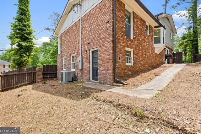 942 Hearthstone Drive, Stone Mountain, GA 30083
