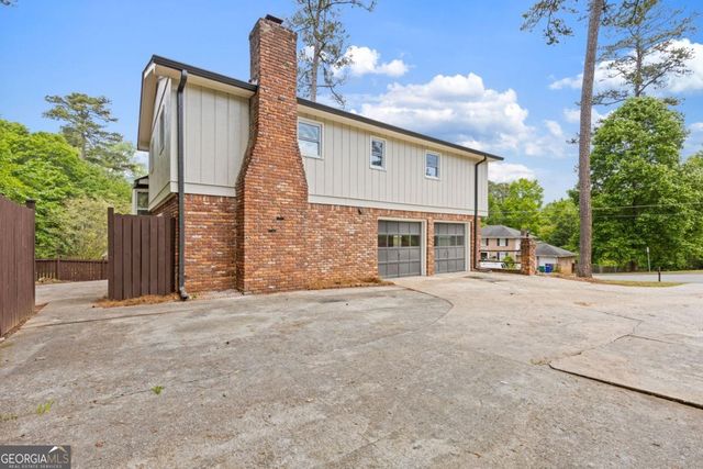 942 Hearthstone Drive, Stone Mountain, GA 30083