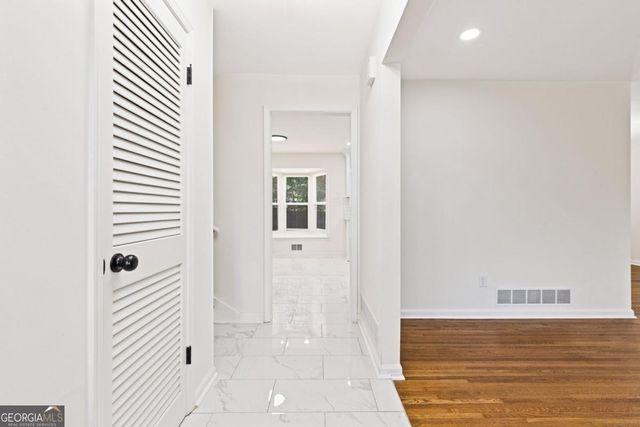 942 Hearthstone Drive, Stone Mountain, GA 30083