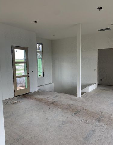 3256 W Bluffview Street, Springfield, MO 65810