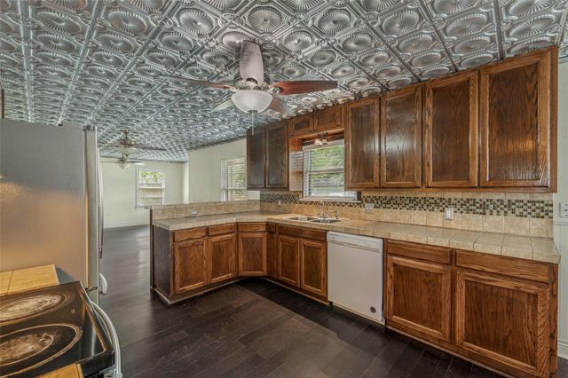 1116 Kettler St, Navasota, TX 77868