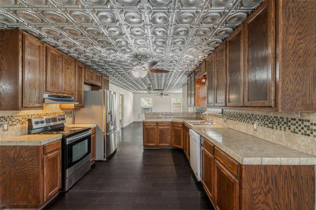 1116 Kettler St, Navasota, TX 77868