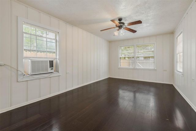1116 Kettler St, Navasota, TX 77868
