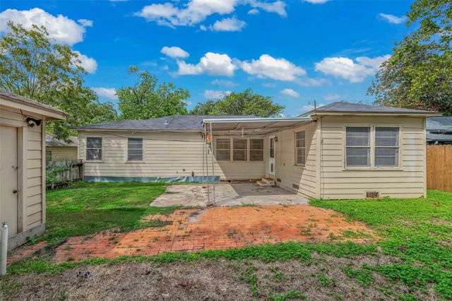 1116 Kettler St, Navasota, TX 77868