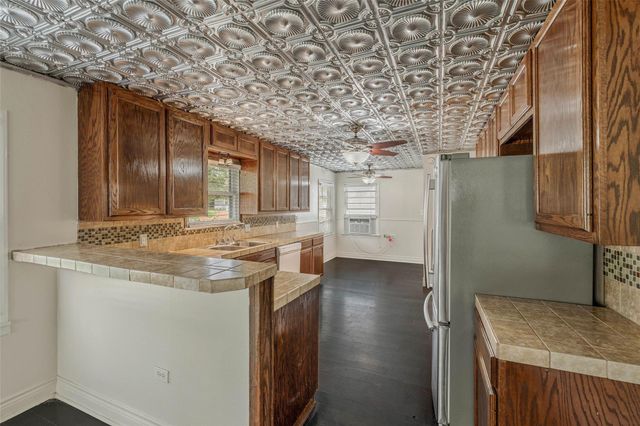 1116 Kettler St, Navasota, TX 77868