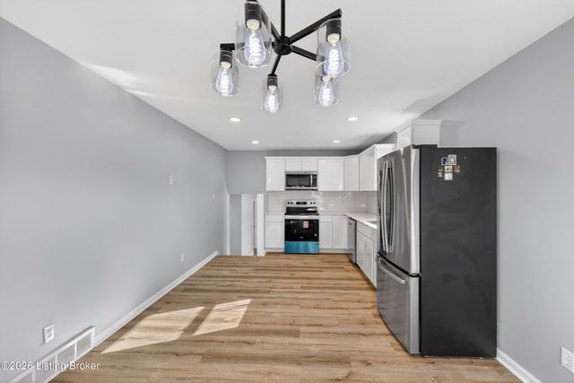 7106 Sun Valley Dr, Louisville, KY 40272