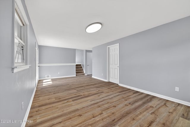 7106 Sun Valley Dr, Louisville, KY 40272