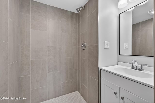 7106 Sun Valley Dr, Louisville, KY 40272