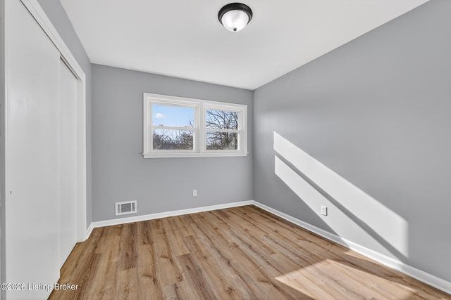 7106 Sun Valley Dr, Louisville, KY 40272