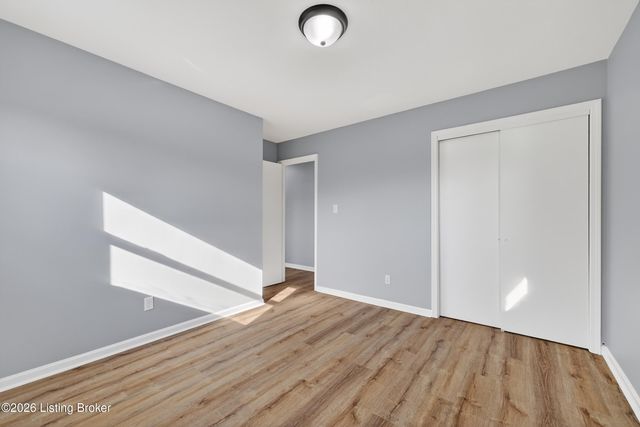 7106 Sun Valley Dr, Louisville, KY 40272