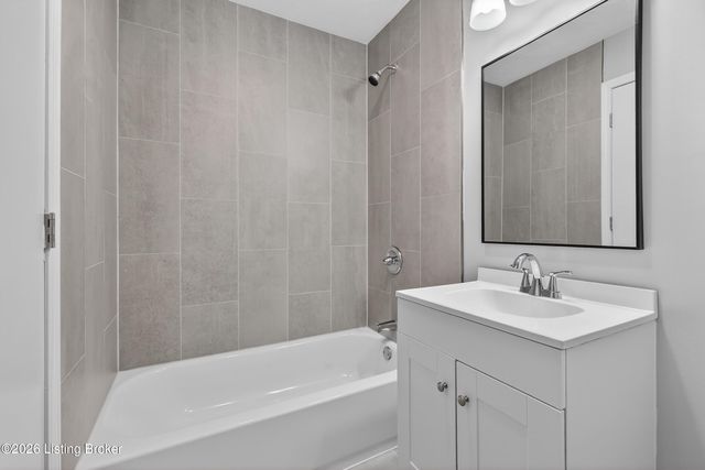 7106 Sun Valley Dr, Louisville, KY 40272