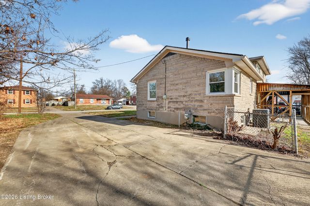 7106 Sun Valley Dr, Louisville, KY 40272