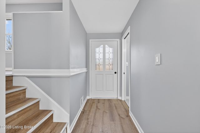 7106 Sun Valley Dr, Louisville, KY 40272